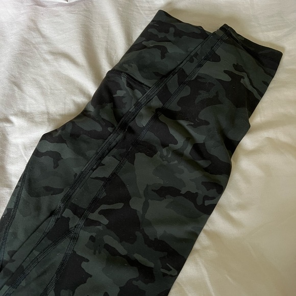 Lululemon align high rise camo size 4 - Picture 3 of 3